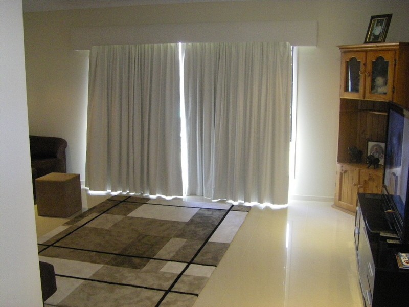 12 Middle Cove, Sandstone Point QLD 4511