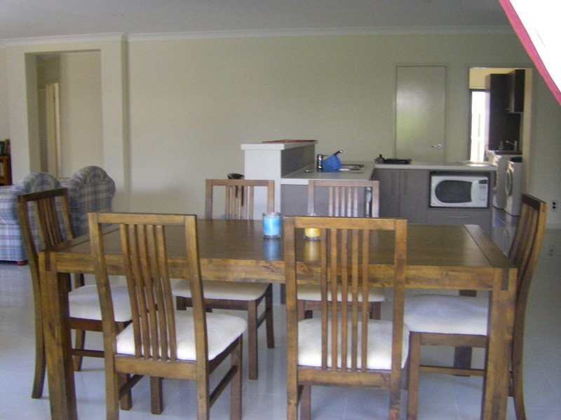 12 Middle Cove, Sandstone Point QLD 4511