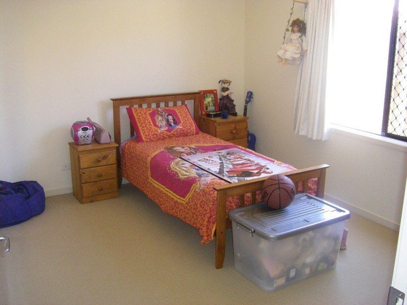 12 Middle Cove, Sandstone Point QLD 4511