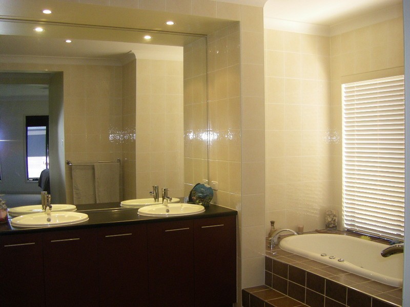 12 Middle Cove, Sandstone Point QLD 4511