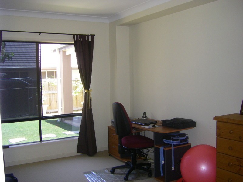 12 Middle Cove, Sandstone Point QLD 4511