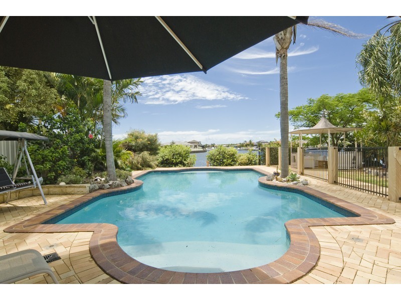 11 Daniel Place, Banksia Beach QLD 4507