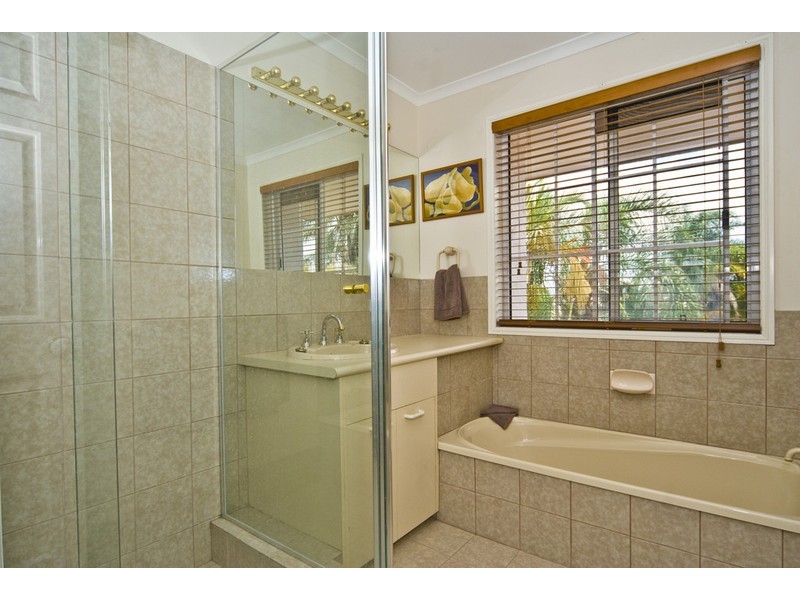 11 Daniel Place, Banksia Beach QLD 4507