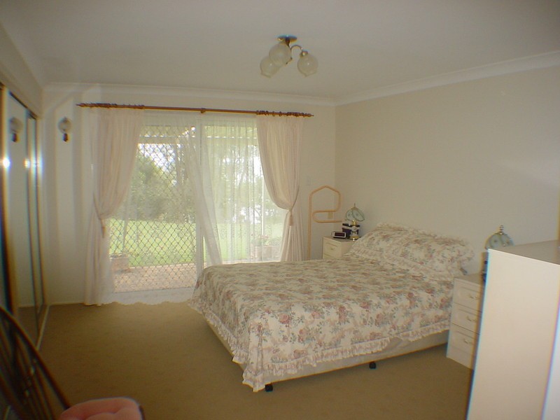 12 Howard Court, Sandstone Point QLD 4511