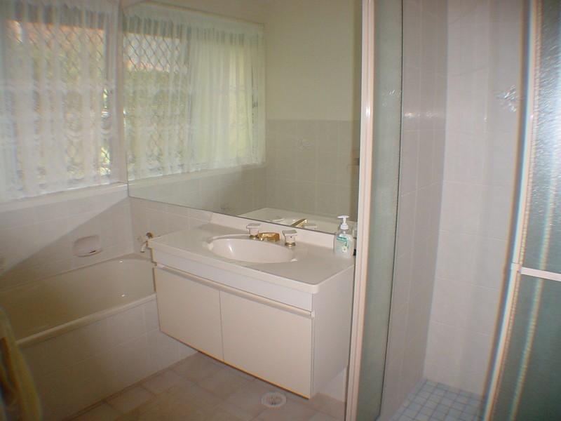 12 Howard Court, Sandstone Point QLD 4511