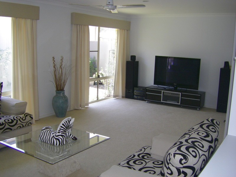 13 Aird Street, Sandstone Point QLD 4511
