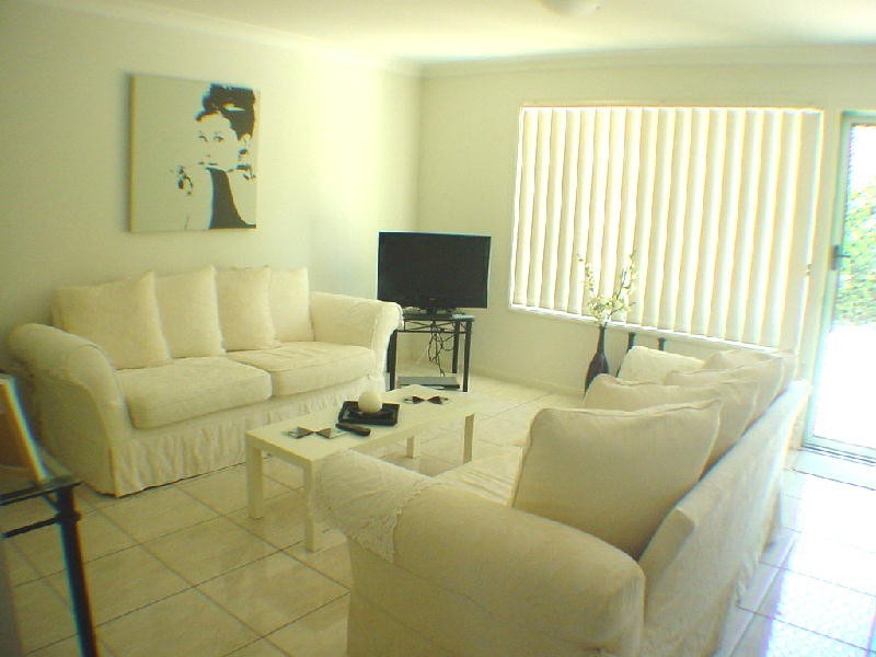 2/9 Third Avenue, Bongaree QLD 4507