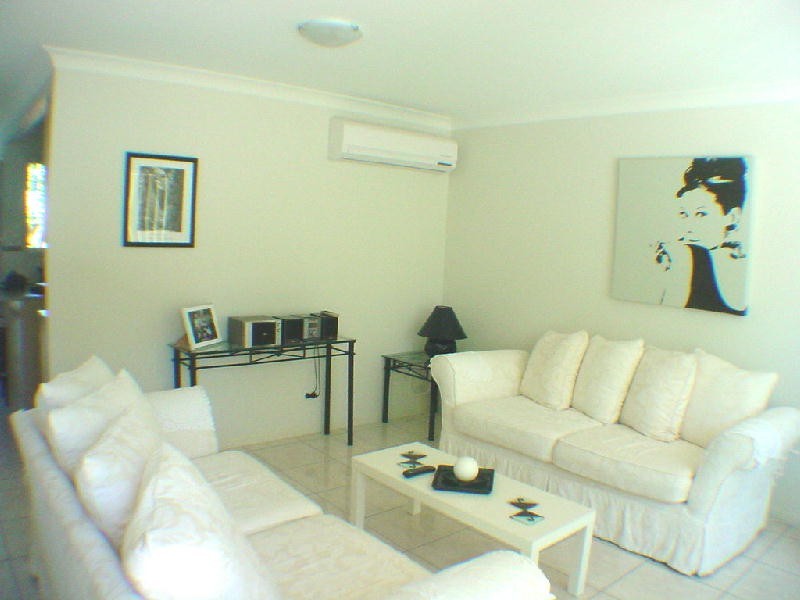 2/9 Third Avenue, Bongaree QLD 4507