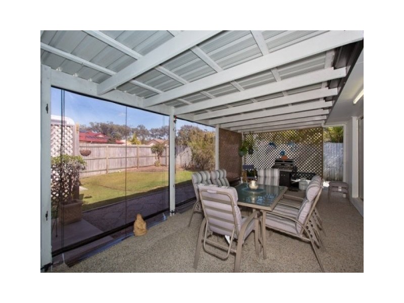 2 Bronte Place, Sandstone Point QLD 4511