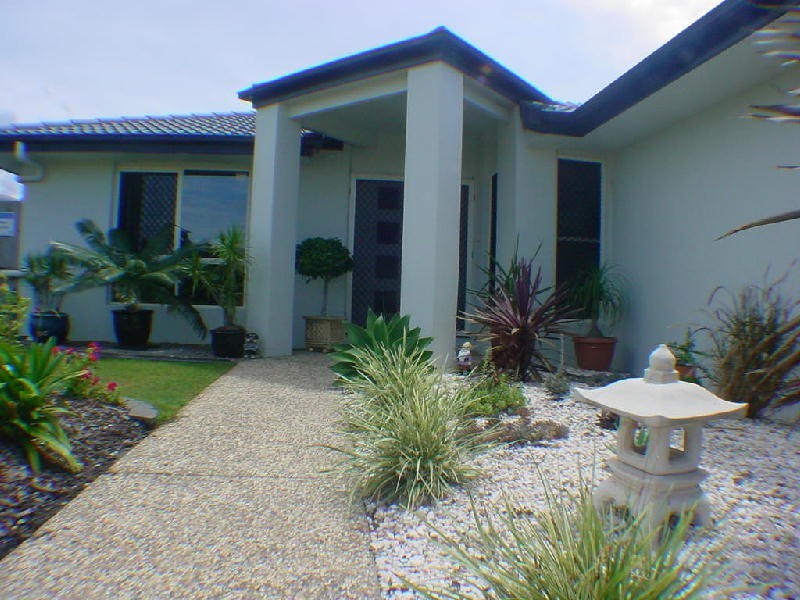 2 Bronte Place, Sandstone Point QLD 4511