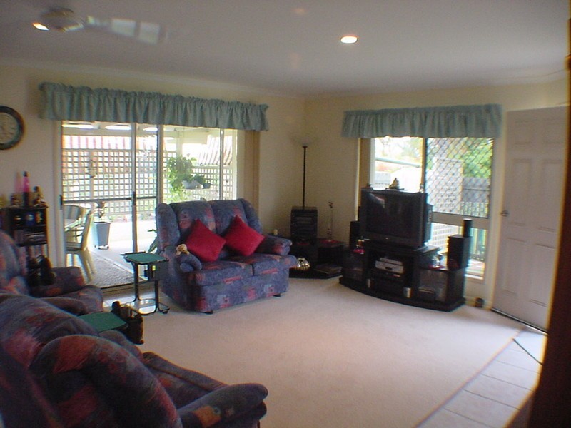 2/5 Headsail Drive, Banksia Beach QLD 4507