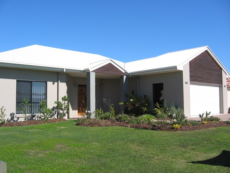 211 Bestmann Road East, Sandstone Point QLD 4511