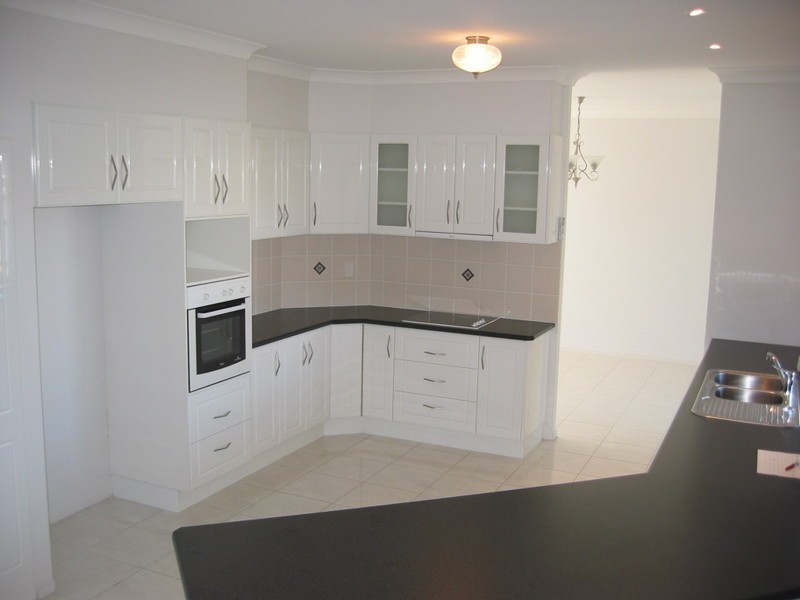211 Bestmann Road East, Sandstone Point QLD 4511