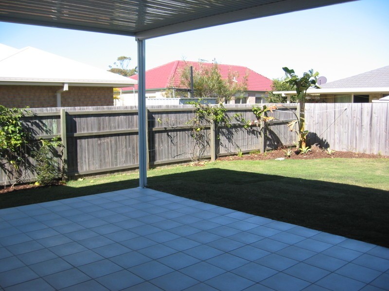 211 Bestmann Road East, Sandstone Point QLD 4511
