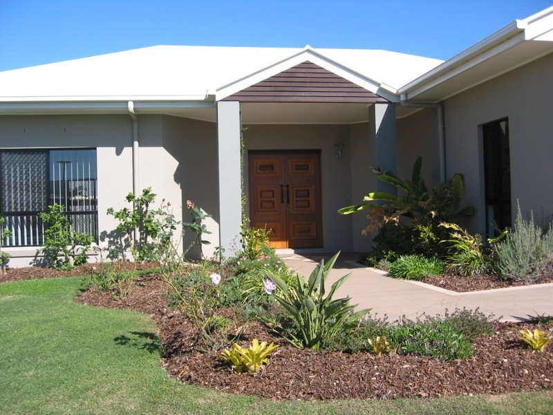 211 Bestmann Road East, Sandstone Point QLD 4511