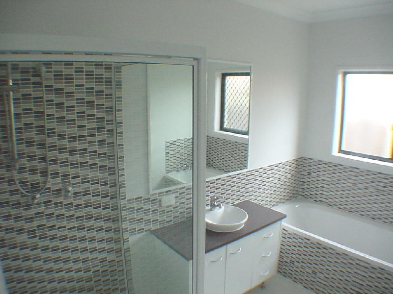 211 Bestmann Road East, Sandstone Point QLD 4511
