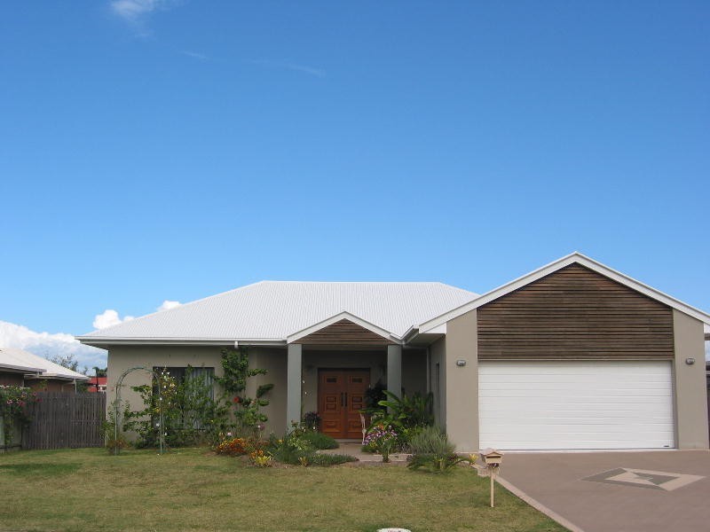211 Bestmann Road East, Sandstone Point QLD 4511