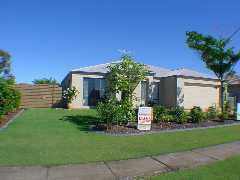 203 Bestmann Road East, Sandstone Point QLD 4511