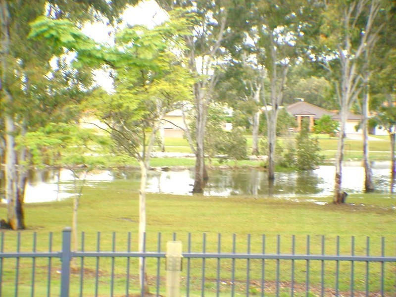 203 Bestmann Road East, Sandstone Point QLD 4511