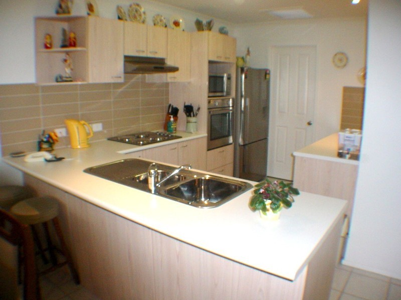 203 Bestmann Road East, Sandstone Point QLD 4511