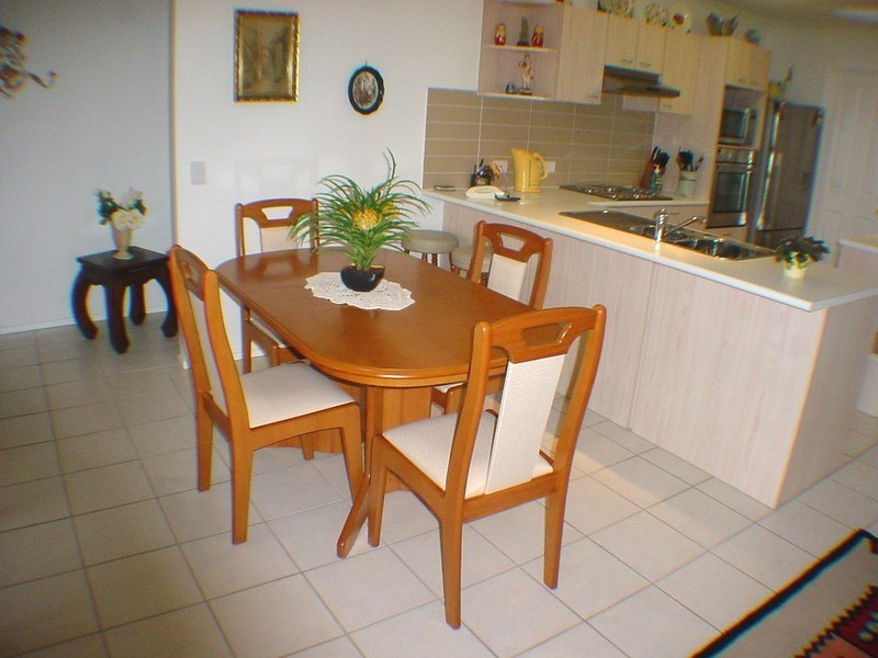 203 Bestmann Road East, Sandstone Point QLD 4511