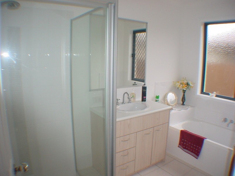 203 Bestmann Road East, Sandstone Point QLD 4511