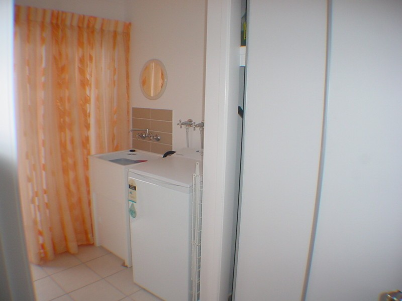 203 Bestmann Road East, Sandstone Point QLD 4511