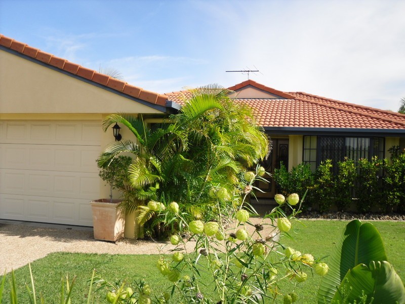 4 Trimaran Court, Banksia Beach QLD 4507