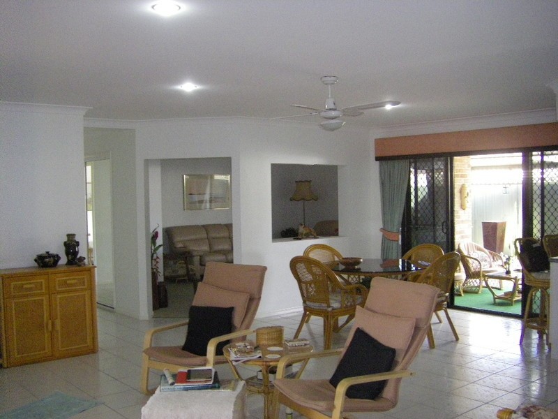9 Scarborough Court, Sandstone Point QLD 4511