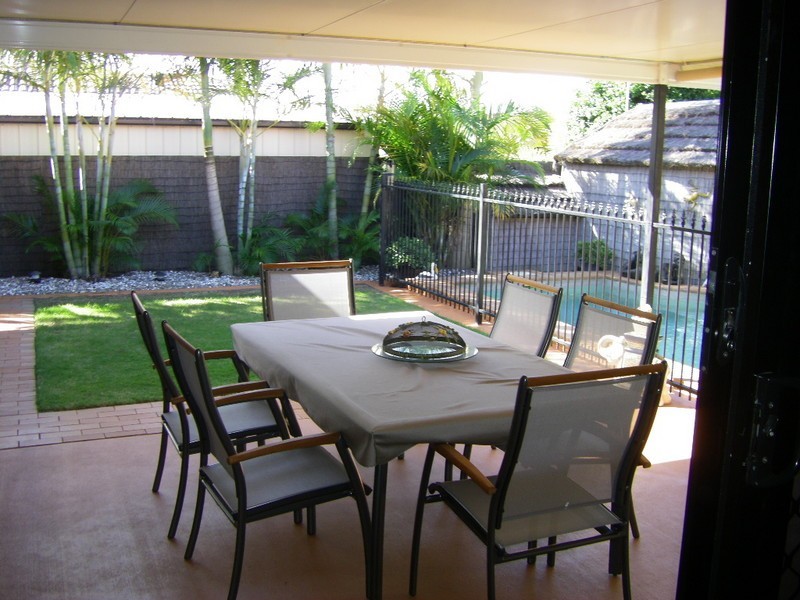 9 Scarborough Court, Sandstone Point QLD 4511