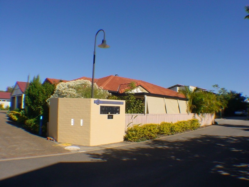 1/18 Spinnaker Drive, Sandstone Point QLD 4511