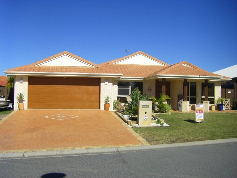 3 Reeders Street, Sandstone Point QLD 4511