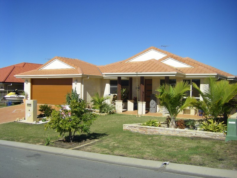 3 Reeders Street, Sandstone Point QLD 4511