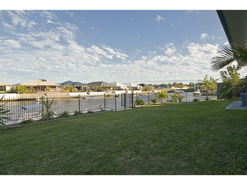 102 Kangaroo Avenue, Bongaree QLD 4507