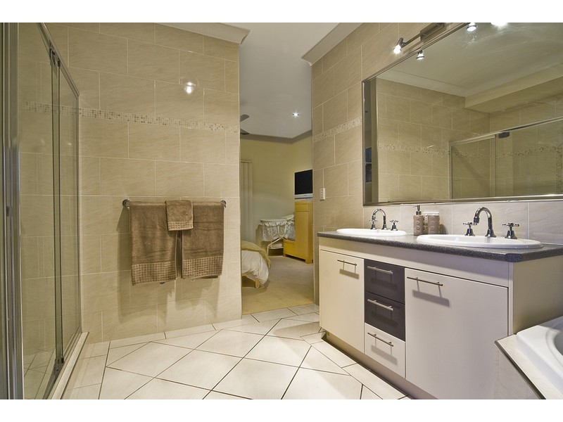 102 Kangaroo Avenue, Bongaree QLD 4507