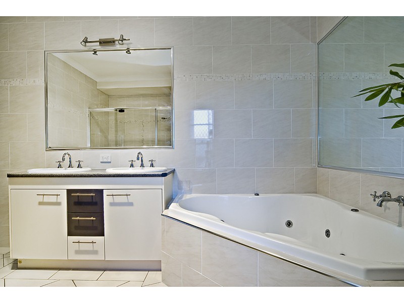 102 Kangaroo Avenue, Bongaree QLD 4507