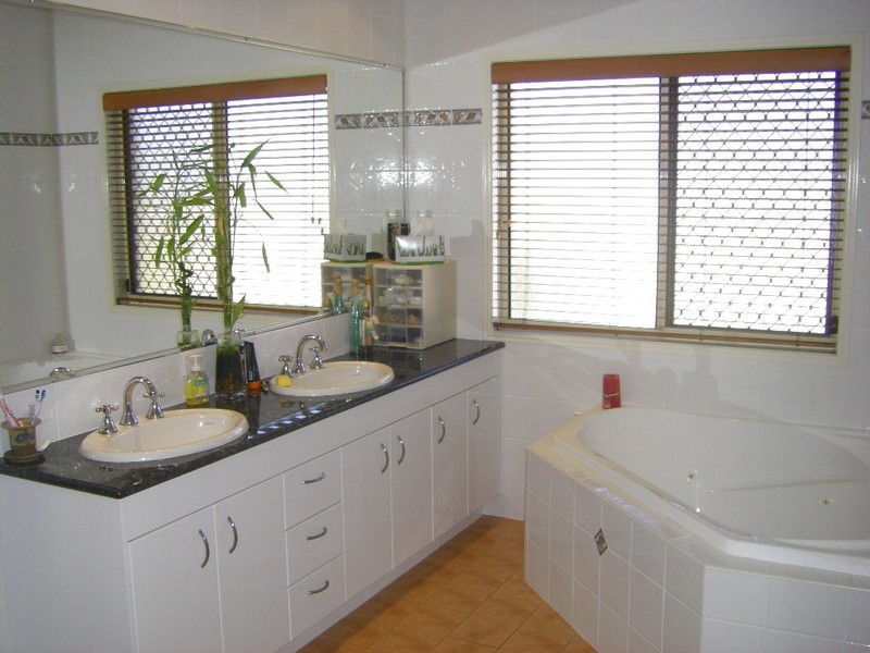 1  Oriole Place, Banksia Beach QLD 4507