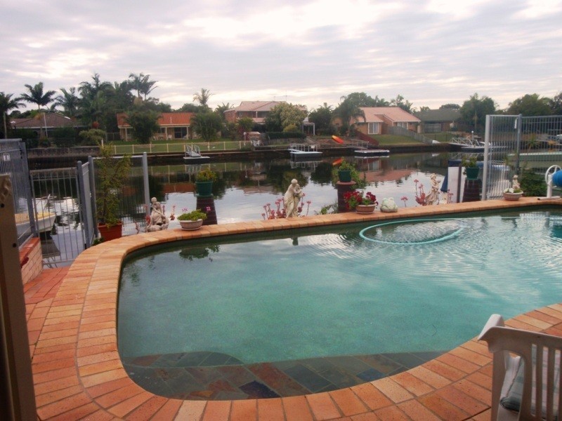 2/65 Oleander Drive, Bongaree QLD 4507