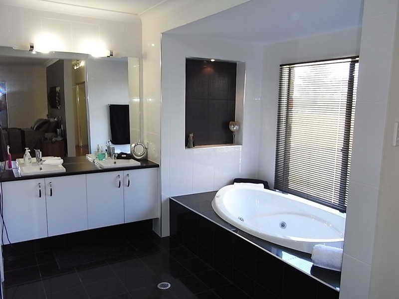 19-21 Barr Place, Ningi QLD 4511