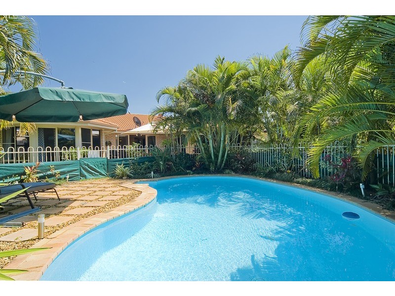 6 Genoa Place, Banksia Beach QLD 4507