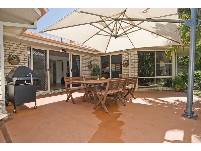6 Genoa Place, Banksia Beach QLD 4507