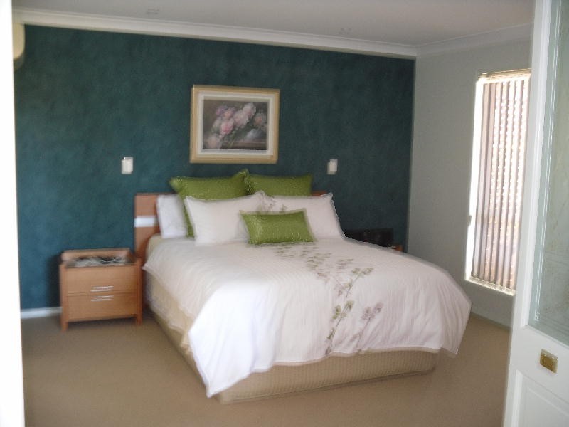 8 Avalon Street, Sandstone Point QLD 4511