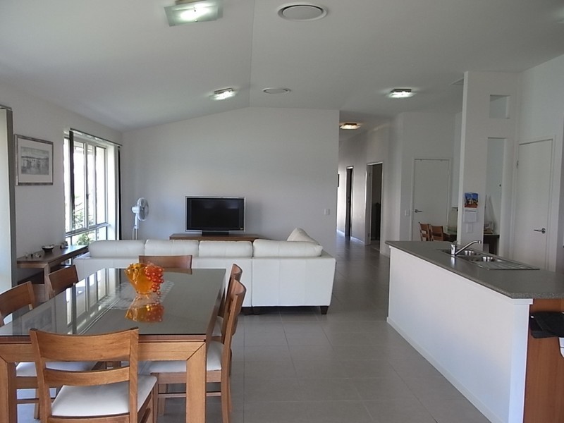 6 Pectoral Place, Banksia Beach QLD 4507