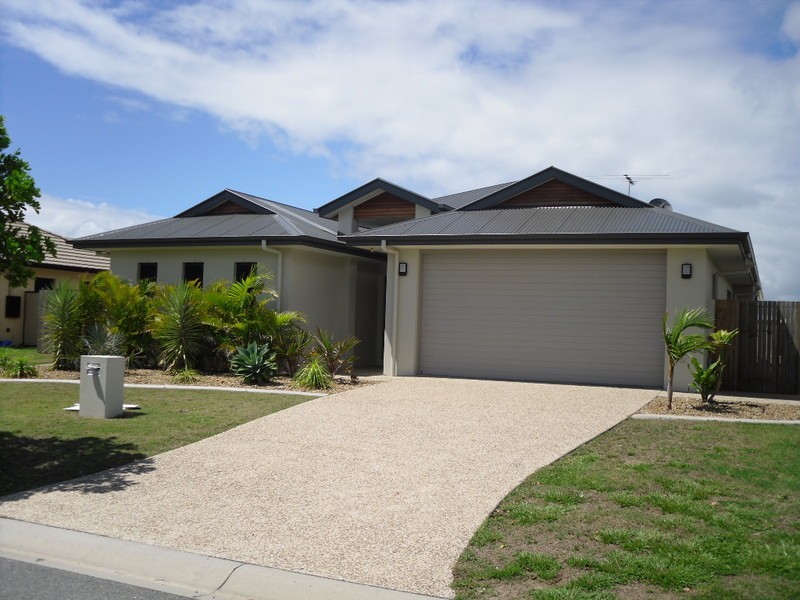 3 Seaeagle Place, Banksia Beach QLD 4507