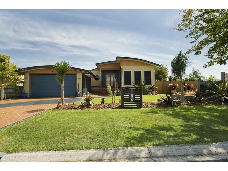 5 Winch Court, Banksia Beach QLD 4507