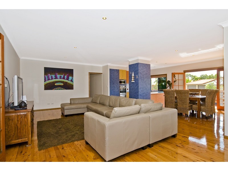 5 Winch Court, Banksia Beach QLD 4507