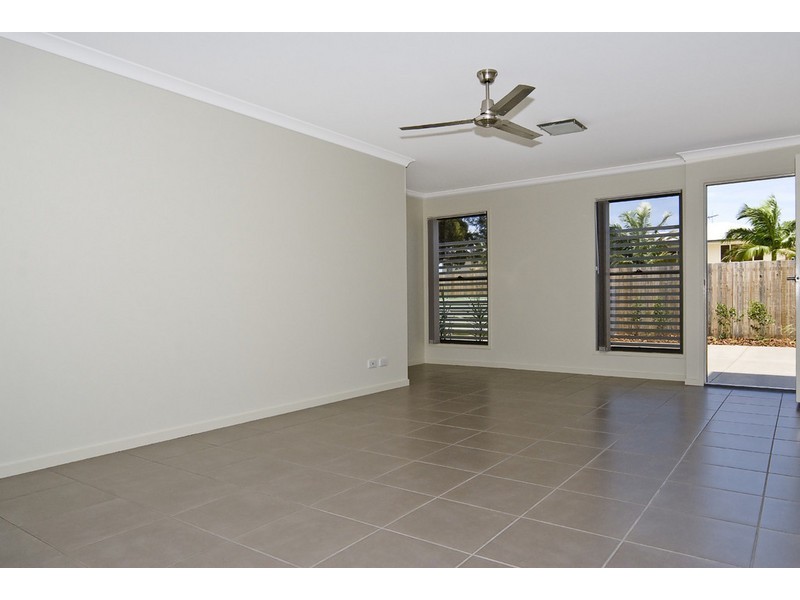 2/14 Hall Avenue, Bongaree QLD 4507