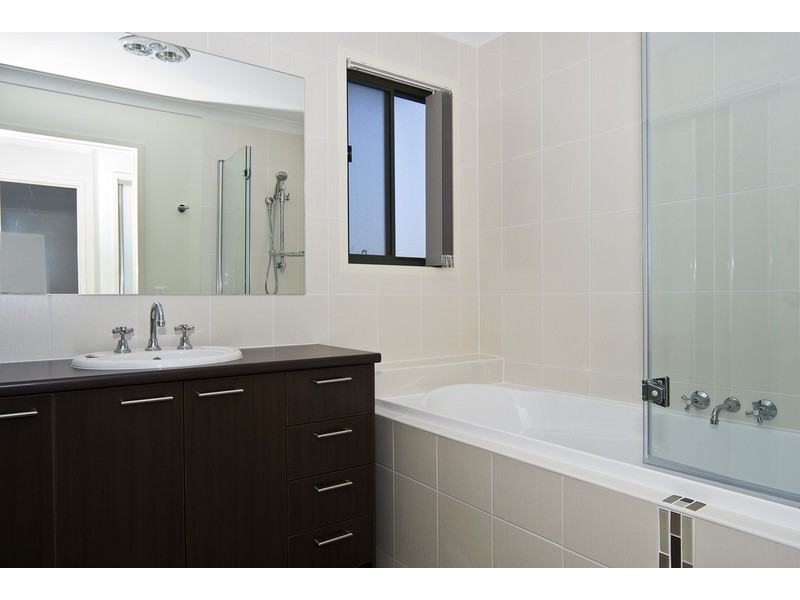 2/14 Hall Avenue, Bongaree QLD 4507