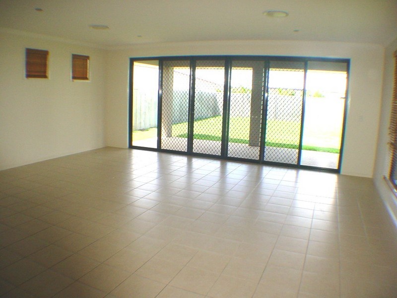 5 Seaeagle Place, Banksia Beach QLD 4507