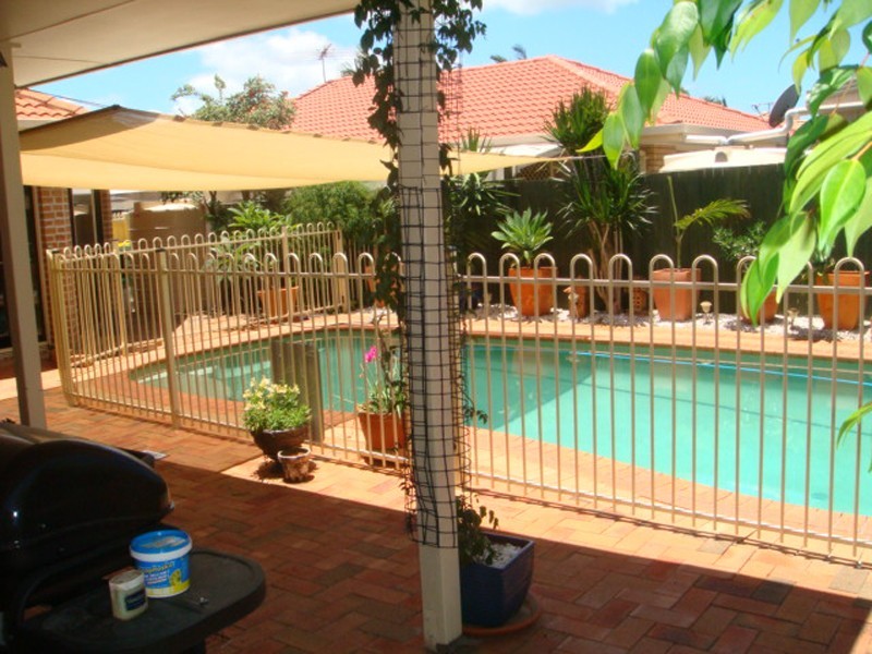17 Carpenter Way, Sandstone Point QLD 4511